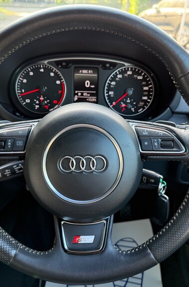 Audi A1 SPORTBACK TFSI S LINE AUTOMATIC -PAN ROOF -BOSE -EXCLUSIVE LEATHER -H/SEATS 