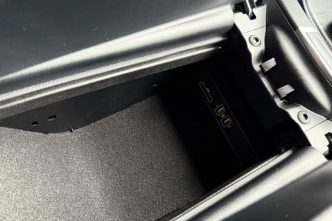 Mercedes-Benz E Class E 220 D AMG LINE EDITION PREMIUM-Leather 49