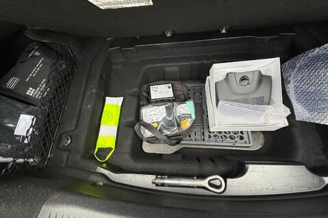 Mercedes-Benz E Class E 220 D AMG LINE EDITION PREMIUM-Leather 58