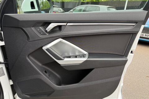 Audi Q3 TDI QUATTRO SPORT - ONE OWNER FROM NEW 33