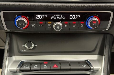 Audi Q3 TDI QUATTRO SPORT - ONE OWNER FROM NEW 38