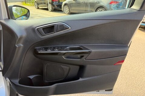 Ford B-Max TITANIUM AUTOMATIC - LOW MILEAGE 30