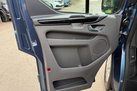 Ford Transit Custom 300 LIMITED L1 H1 AUTOMATIC 6 SEATER CREWVAN -NO VAT -CAMERA -WETBELT DONE 21