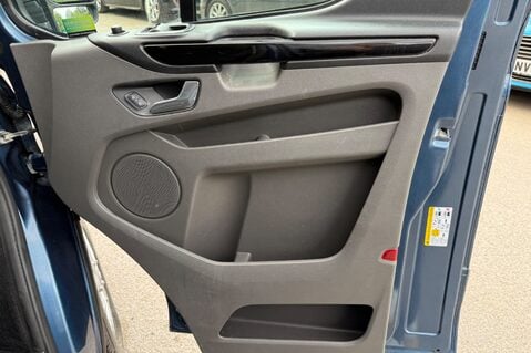 Ford Transit Custom 300 LIMITED L1 H1 AUTOMATIC 6 SEATER CREWVAN -NO VAT -CAMERA -WETBELT DONE 23