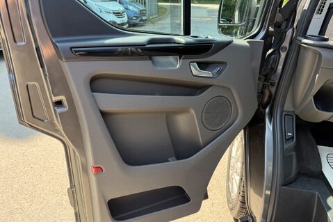 Ford Transit Custom 320 LIMITED DCIV ECOBLUE 6 SEATER CREWVAN -NEW WET BELT -NO VAT - CAMERA 23