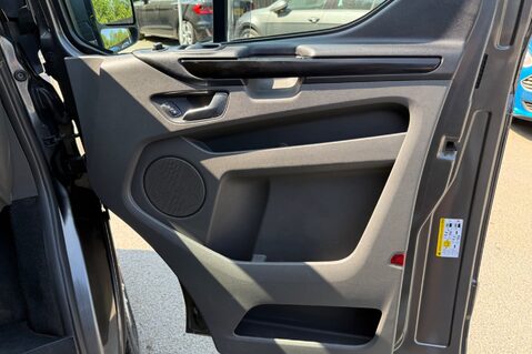 Ford Transit Custom 320 LIMITED DCIV ECOBLUE 6 SEATER CREWVAN -NEW WET BELT -NO VAT - CAMERA 30