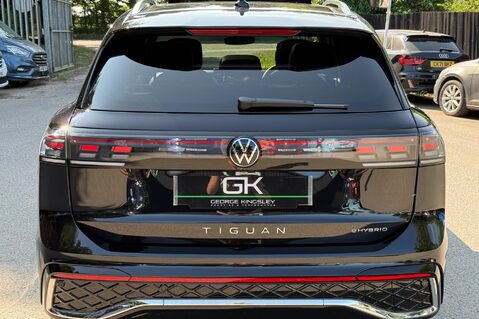 Volkswagen Tiguan R-LINE TSI DSG - FULL LEATHER - PANORAMIC SUNROOF - RARE SPEC 8