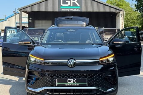 Volkswagen Tiguan R-LINE TSI DSG - FULL LEATHER - PANORAMIC SUNROOF - RARE SPEC 21