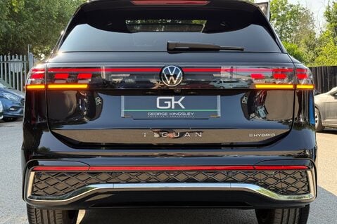Volkswagen Tiguan R-LINE TSI DSG - FULL LEATHER - PANORAMIC SUNROOF - RARE SPEC 22
