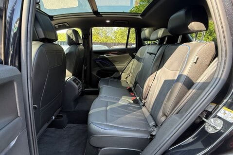 Volkswagen Tiguan R-LINE TSI DSG - FULL LEATHER - PANORAMIC SUNROOF - RARE SPEC 17