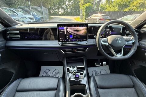 Volkswagen Tiguan R-LINE TSI DSG - FULL LEATHER - PANORAMIC SUNROOF - RARE SPEC 13