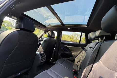 Volkswagen Tiguan R-LINE TSI DSG - FULL LEATHER - PANORAMIC SUNROOF - RARE SPEC 31