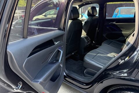 Volkswagen Tiguan R-LINE TSI DSG - FULL LEATHER - PANORAMIC SUNROOF - RARE SPEC 32