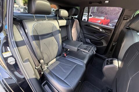 Volkswagen Tiguan R-LINE TSI DSG - FULL LEATHER - PANORAMIC SUNROOF - RARE SPEC 33