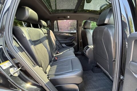 Volkswagen Tiguan R-LINE TSI DSG - FULL LEATHER - PANORAMIC SUNROOF - RARE SPEC 34