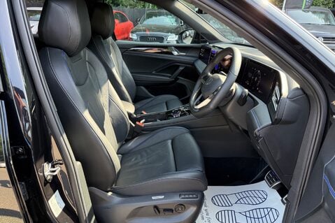 Volkswagen Tiguan R-LINE TSI DSG - FULL LEATHER - PANORAMIC SUNROOF - RARE SPEC 15
