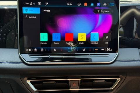 Volkswagen Tiguan R-LINE TSI DSG - FULL LEATHER - PANORAMIC SUNROOF - RARE SPEC 44