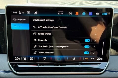 Volkswagen Tiguan R-LINE TSI DSG - FULL LEATHER - PANORAMIC SUNROOF - RARE SPEC 54