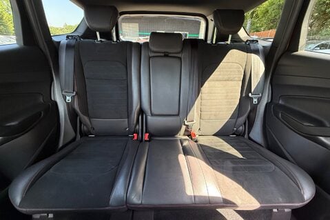 Ford Kuga ST-LINE AUTOMATIC - APPLE CAR PLAY - FULL FORD SERVICE HISTORY 16