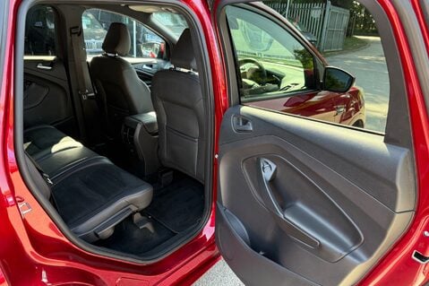Ford Kuga ST-LINE AUTOMATIC - APPLE CAR PLAY - FULL FORD SERVICE HISTORY 27