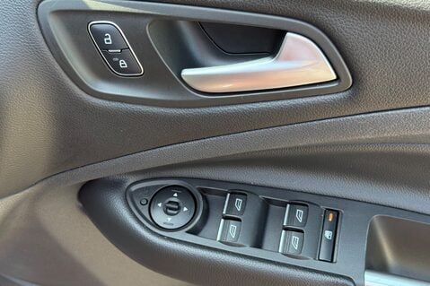 Ford Kuga ST-LINE AUTOMATIC - APPLE CAR PLAY - FULL FORD SERVICE HISTORY 32