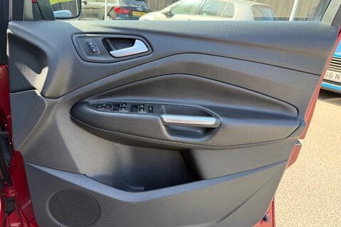 Ford Kuga ST-LINE AUTOMATIC - APPLE CAR PLAY - FULL FORD SERVICE HISTORY 33