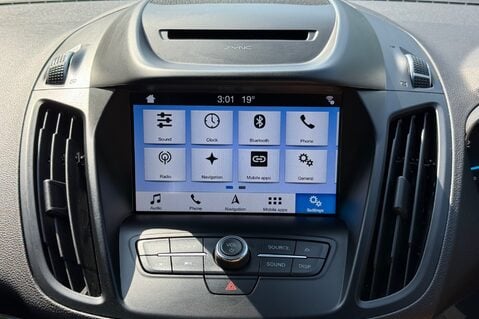 Ford Kuga ST-LINE AUTOMATIC - APPLE CAR PLAY - FULL FORD SERVICE HISTORY 35