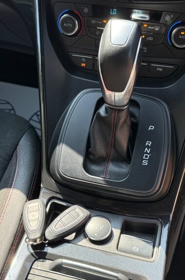 Ford Kuga ST-LINE AUTOMATIC - APPLE CAR PLAY - FULL FORD SERVICE HISTORY 