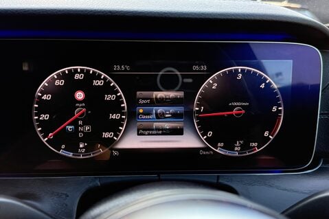 Mercedes-Benz E Class E 220 D AMG LINE - WIDESCREEN COCKPIT - FULL SERVICE HISTORY 39