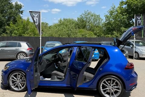 Volkswagen Golf R TSI 4MOTION DSG -PRETORIAS -BODYKIT -PAN ROOF -MILLTEK -APPLE CARPLAY  13