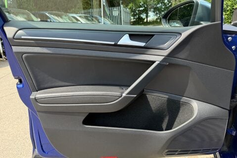 Volkswagen Golf R TSI 4MOTION DSG -PRETORIAS -BODYKIT -PAN ROOF -MILLTEK -APPLE CARPLAY  24
