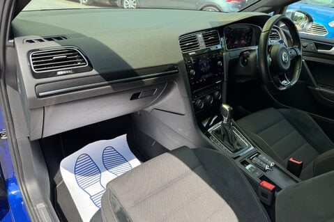 Volkswagen Golf R TSI 4MOTION DSG -PRETORIAS -BODYKIT -PAN ROOF -MILLTEK -APPLE CARPLAY  25