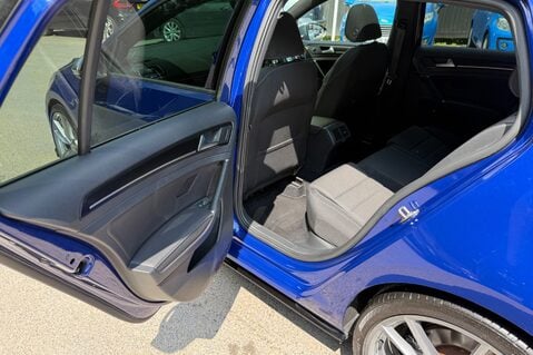 Volkswagen Golf R TSI 4MOTION DSG -PRETORIAS -BODYKIT -PAN ROOF -MILLTEK -APPLE CARPLAY  32