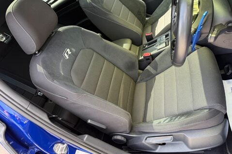 Volkswagen Golf R TSI 4MOTION DSG -PRETORIAS -BODYKIT -PAN ROOF -MILLTEK -APPLE CARPLAY  37