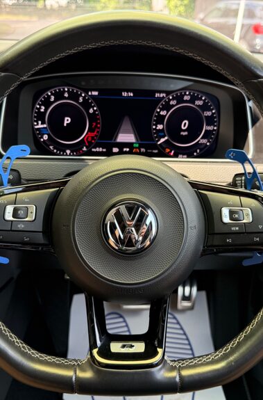 Volkswagen Golf R TSI 4MOTION DSG -PRETORIAS -BODYKIT -PAN ROOF -MILLTEK -APPLE CARPLAY  