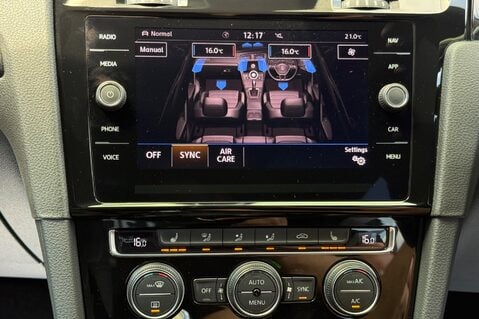 Volkswagen Golf R TSI 4MOTION DSG -PRETORIAS -BODYKIT -PAN ROOF -MILLTEK -APPLE CARPLAY  48