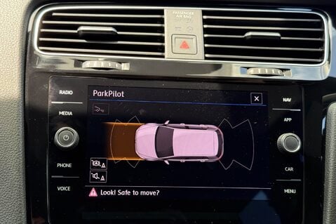 Volkswagen Golf R TSI 4MOTION DSG -PRETORIAS -BODYKIT -PAN ROOF -MILLTEK -APPLE CARPLAY  50