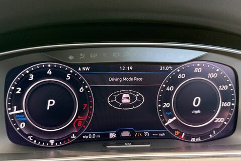 Volkswagen Golf R TSI 4MOTION DSG -PRETORIAS -BODYKIT -PAN ROOF -MILLTEK -APPLE CARPLAY  56