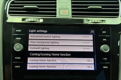 Volkswagen Golf R TSI 4MOTION DSG -PRETORIAS -BODYKIT -PAN ROOF -MILLTEK -APPLE CARPLAY  60