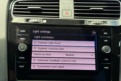 Volkswagen Golf R TSI 4MOTION DSG -PRETORIAS -BODYKIT -PAN ROOF -MILLTEK -APPLE CARPLAY  61