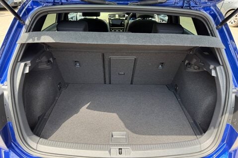 Volkswagen Golf R TSI 4MOTION DSG -PRETORIAS -BODYKIT -PAN ROOF -MILLTEK -APPLE CARPLAY  67