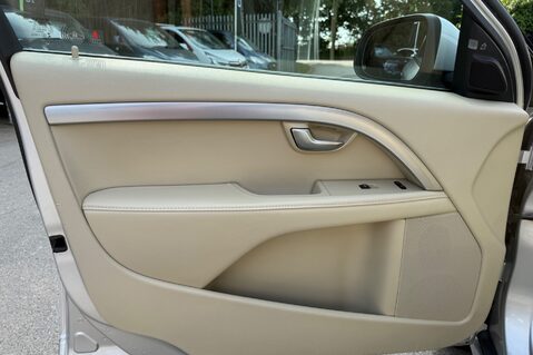 Volvo V70 D5 SE LUX - BLIS - FAMILY PACK - LDW - 8 SERVICES RECORDED 25