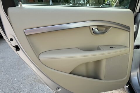 Volvo V70 D5 SE LUX - BLIS - FAMILY PACK - LDW - 8 SERVICES RECORDED 28