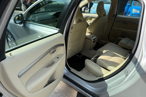 Volvo V70 D5 SE LUX - BLIS - FAMILY PACK - LDW - 8 SERVICES RECORDED 29