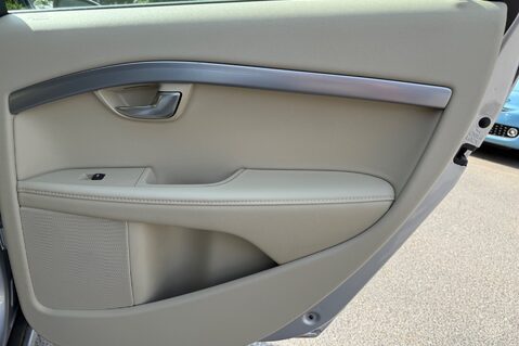 Volvo V70 D5 SE LUX - BLIS - FAMILY PACK - LDW - 8 SERVICES RECORDED 30