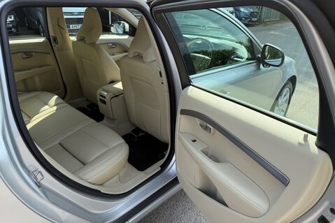 Volvo V70 D5 SE LUX - BLIS - FAMILY PACK - LDW - 8 SERVICES RECORDED 31