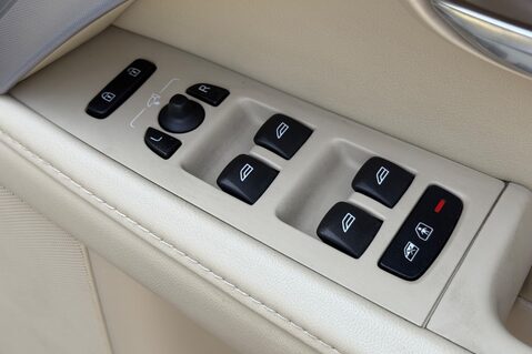 Volvo V70 D5 SE LUX - BLIS - FAMILY PACK - LDW - 8 SERVICES RECORDED 34