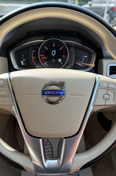 Volvo V70 D5 SE LUX - BLIS - FAMILY PACK - LDW - 8 SERVICES RECORDED 