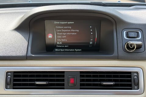 Volvo V70 D5 SE LUX - BLIS - FAMILY PACK - LDW - 8 SERVICES RECORDED 38