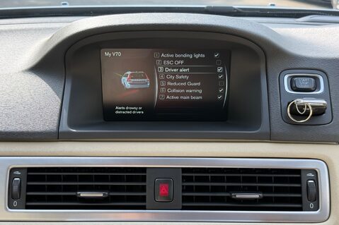 Volvo V70 D5 SE LUX - BLIS - FAMILY PACK - LDW - 8 SERVICES RECORDED 39